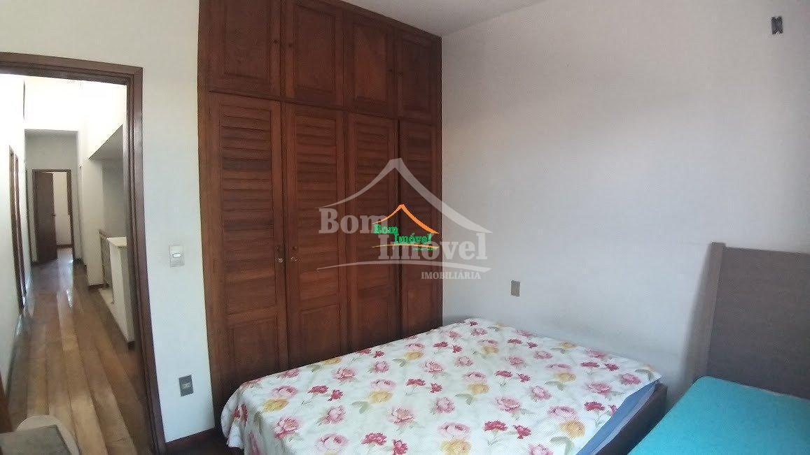 Casa, Centro, 3 Quartos, 2 Vagas, 1 Suíte