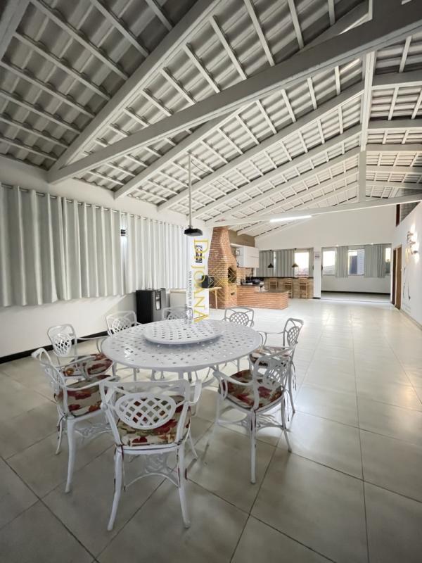 Prédio, Centro, 3 Quartos, 4 Vagas, 1 Suíte