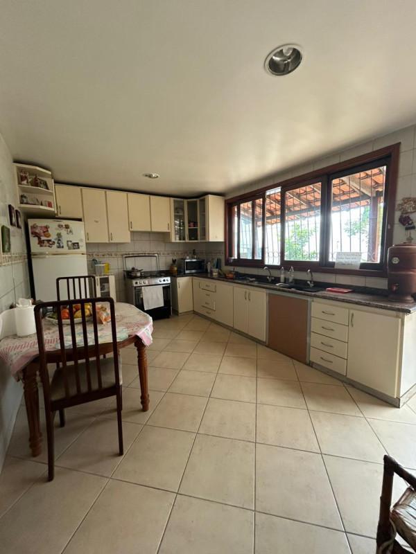 Casa, Castelo, 6 Quartos, 4 Vagas, 3 Suítes