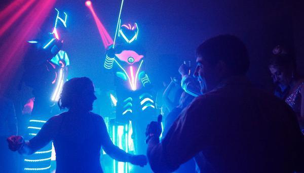 Robô Led Animação de Festas Bh, Atração Diferente Para Evento Belo Horizonte