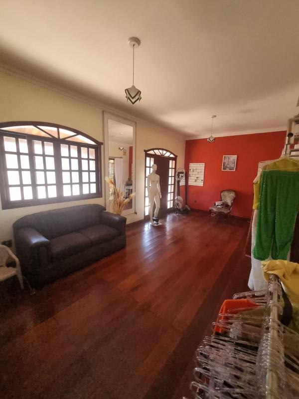 Casa, Três Barras, 5 Quartos, 3 Vagas, 1 Suíte