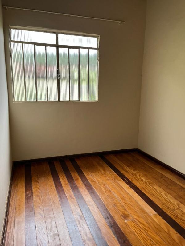 Casa, Centro, 4 Quartos, 0 Vaga