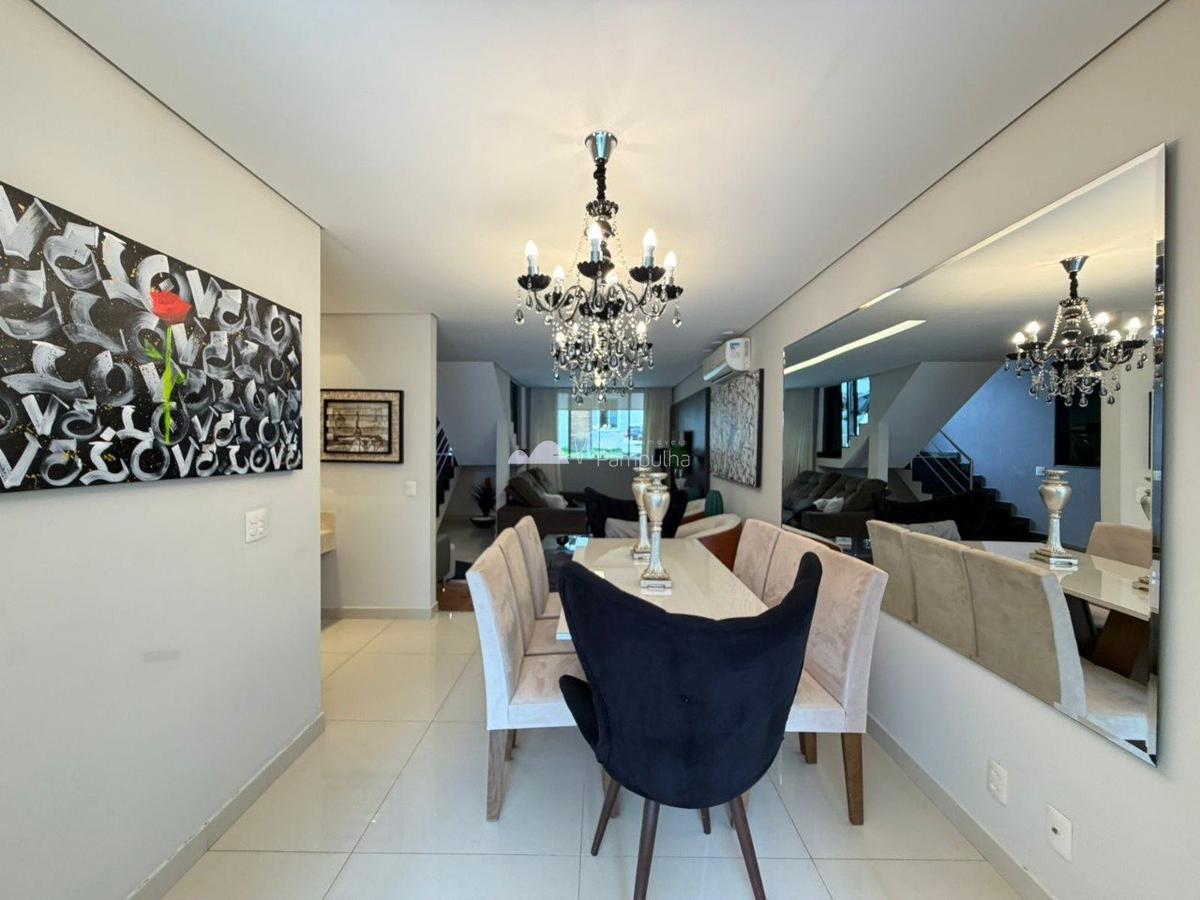 Casa, Trevo, 4 Quartos, 2 Vagas, 2 Suítes