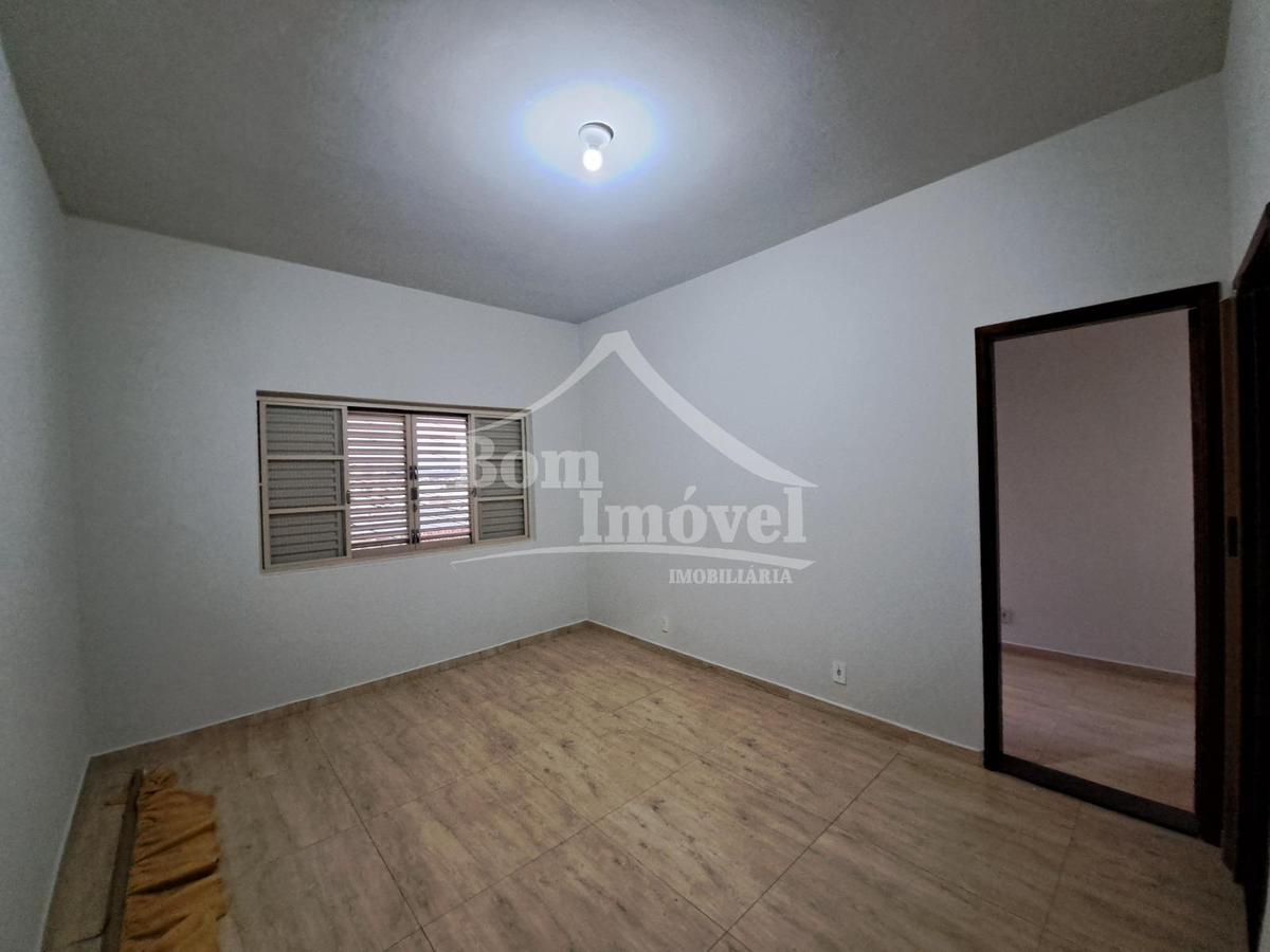 Casa, Centro, 3 Quartos, 0 Vaga, 1 Suíte