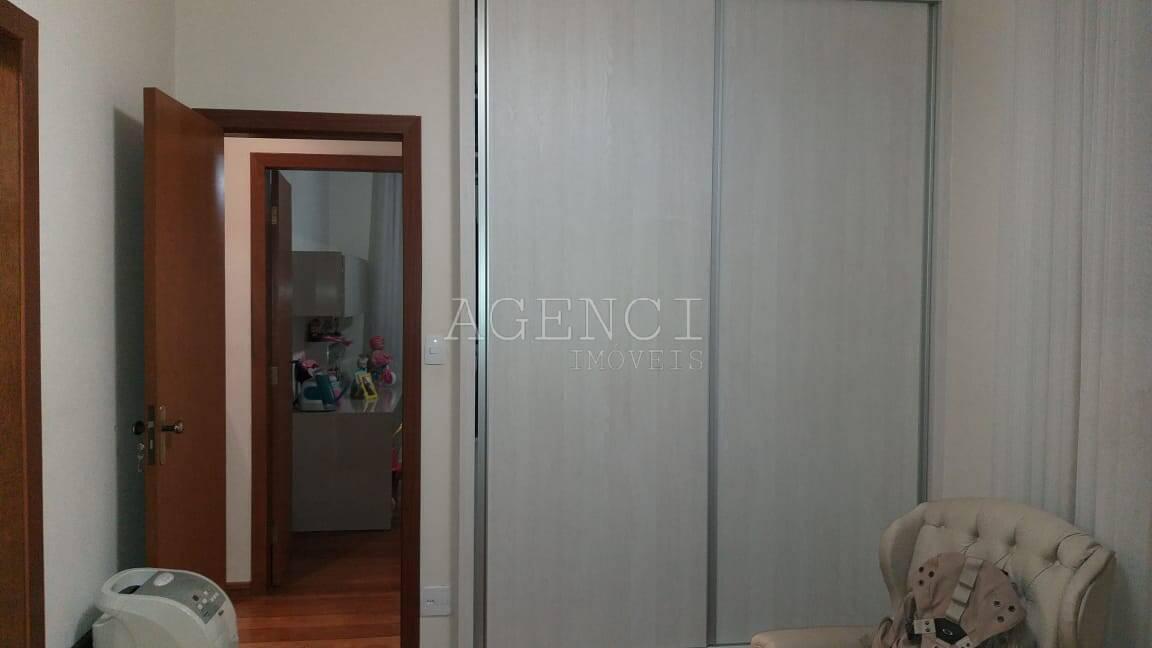 Casa, Camargos, 4 Quartos, 0 Vaga, 2 Suítes