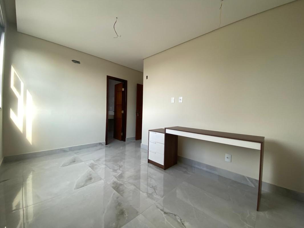 Apartamento, Barreiro, 3 Quartos, 2 Vagas, 1 Suíte