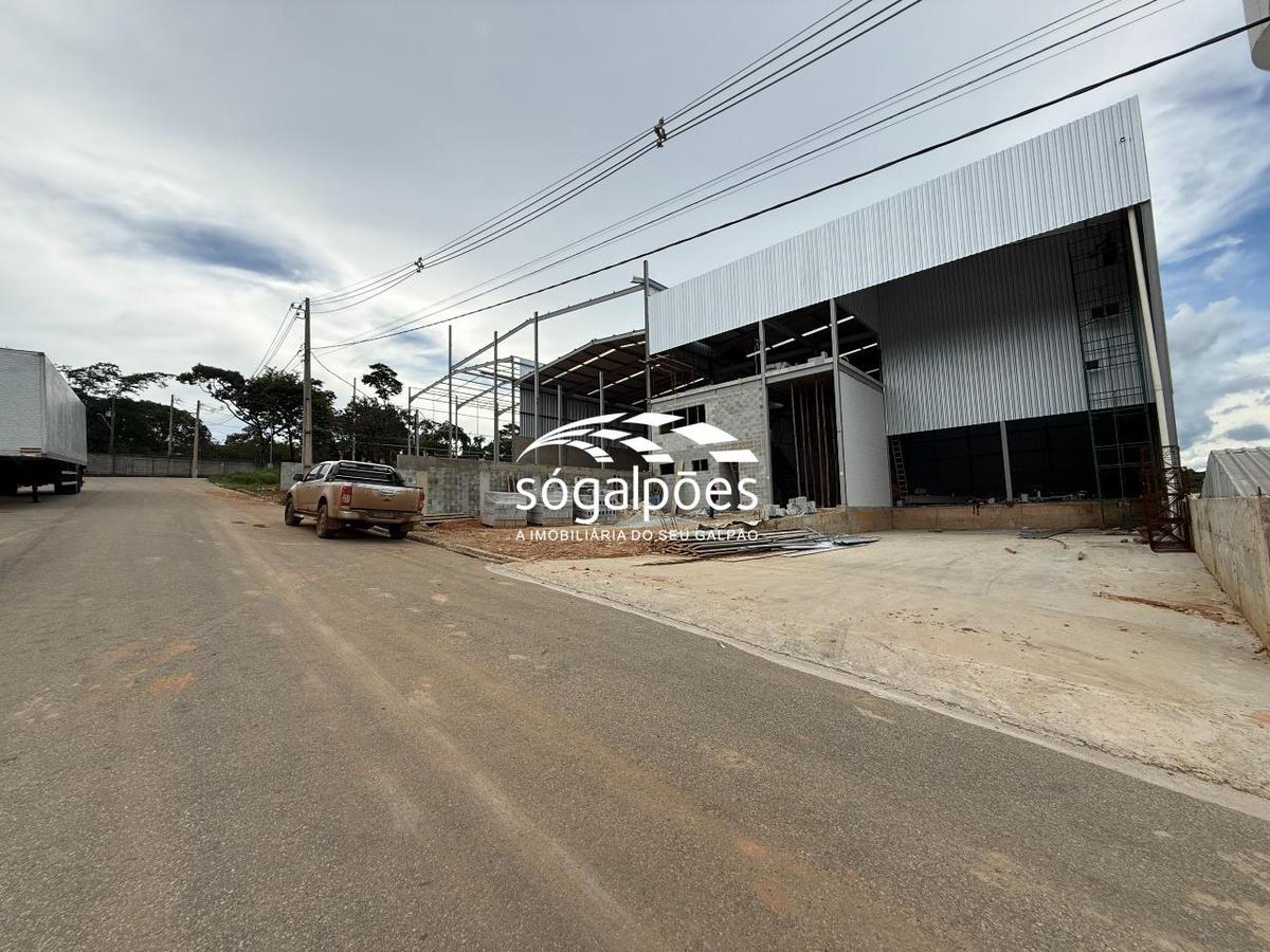 Galpão, Bandeirinhas, 12 Vagas