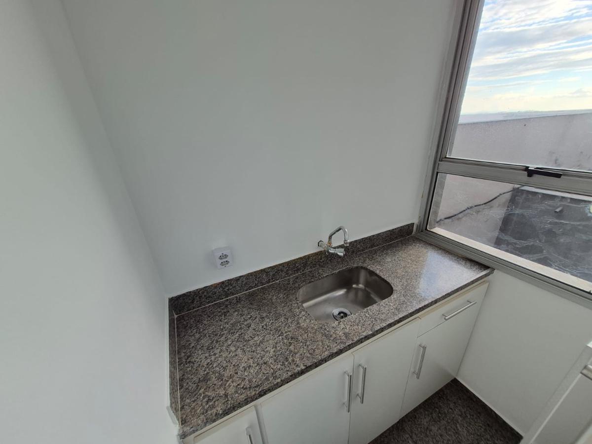 Sala, Estoril, 0 Quarto, 2 Vagas
