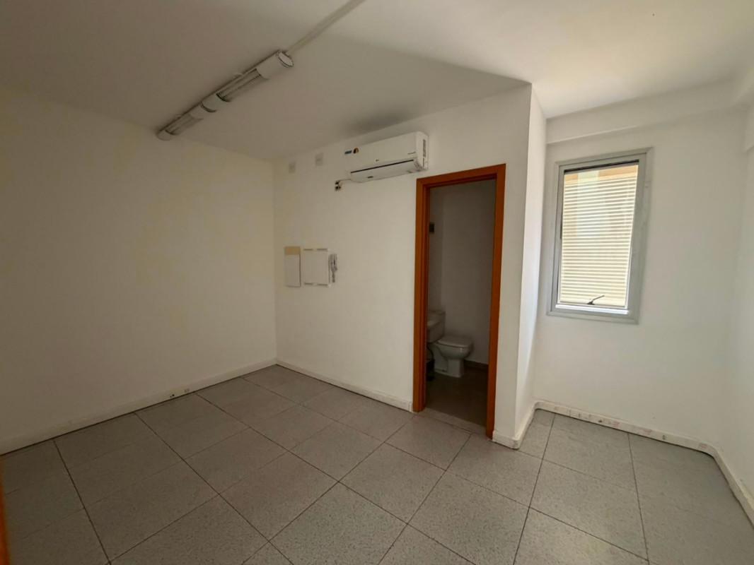 Sala, Barro Preto, 0 Quarto, 2 Vagas