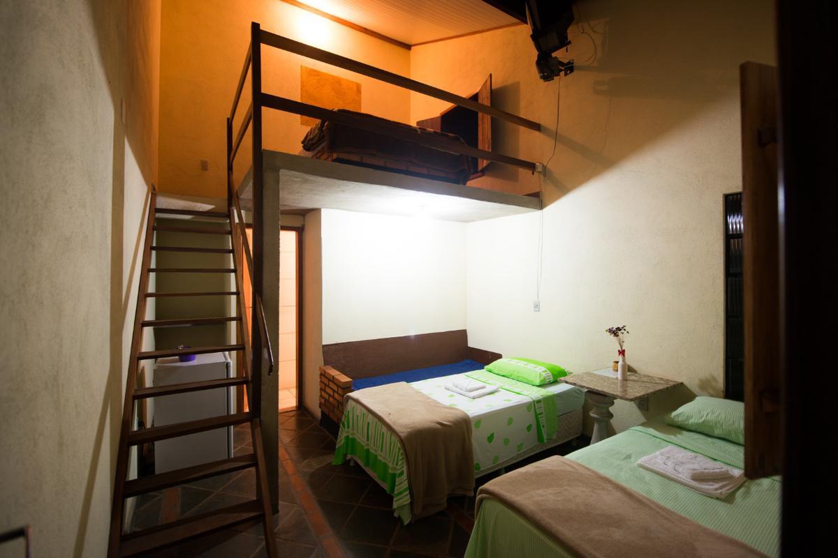 Hotel, Retiro do Chalé, 4 Quartos, 3 Vagas, 2 Suítes