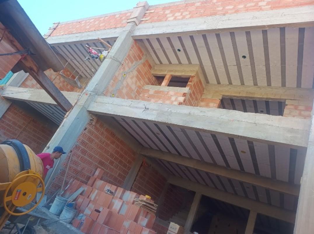 Casa, Europa, 3 Quartos, 2 Vagas, 1 Suíte