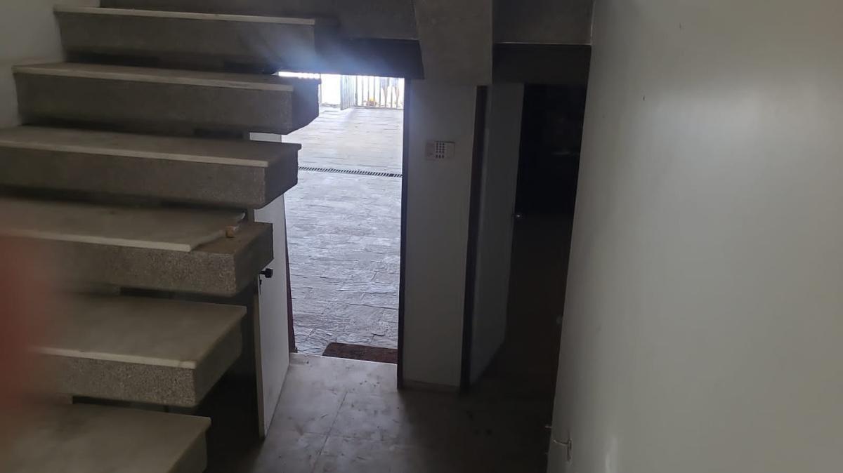 Casa Comercial, Barroca, 5 Quartos, 3 Vagas, 1 Suíte