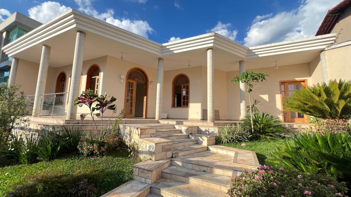 Casa, Castelo, 4 Quartos, 6 Vagas, 2 Suítes