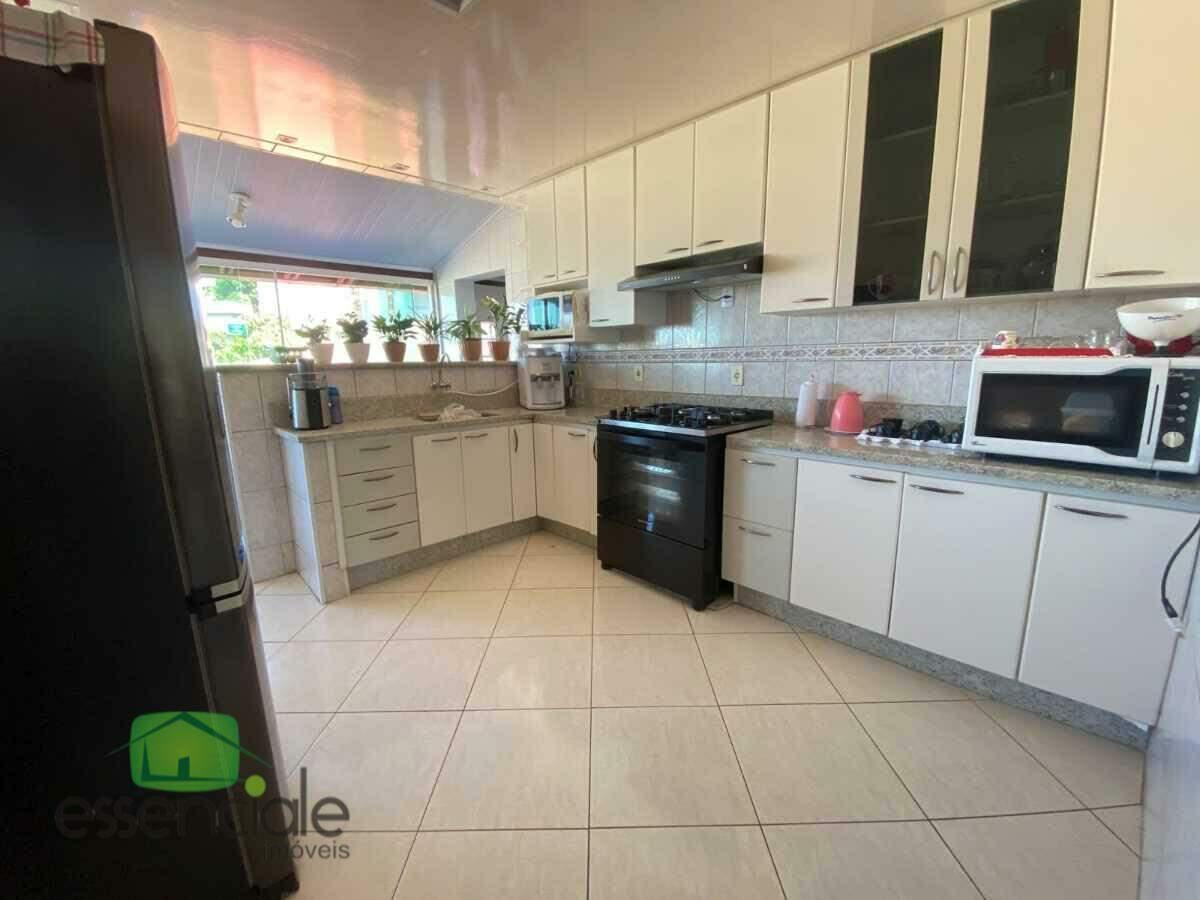 Casa, Bandeirantes, 4 Quartos, 2 Vagas, 1 Suíte