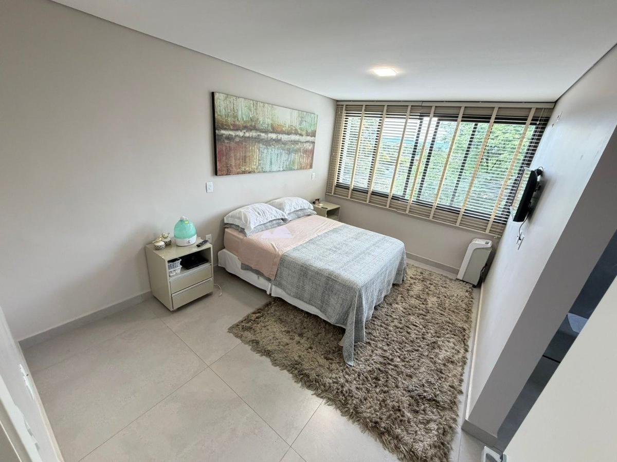 Casa, Trevo, 3 Quartos, 2 Vagas, 2 Suítes