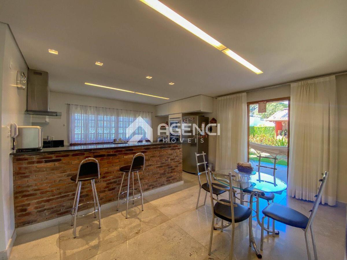 Casa, Trevo, 4 Quartos, 0 Vaga, 1 Suíte