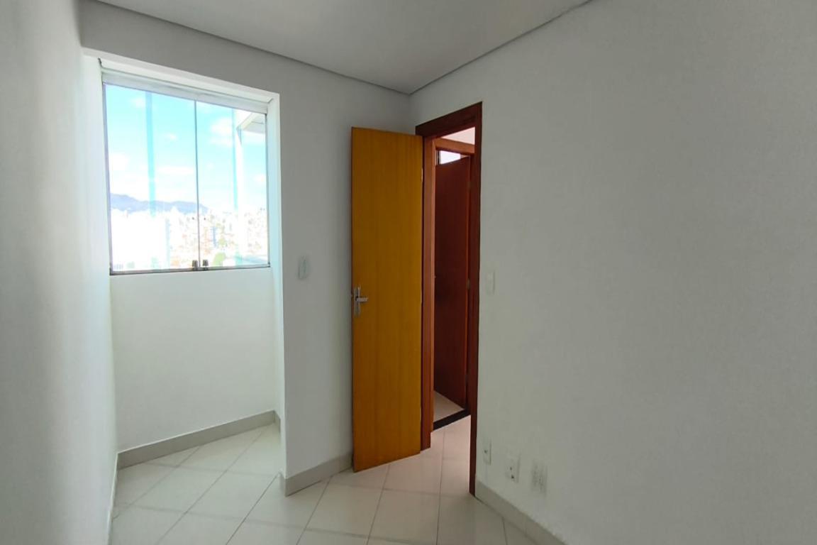 Cobertura, Santa Cruz, 3 Quartos, 2 Vagas, 1 Suíte