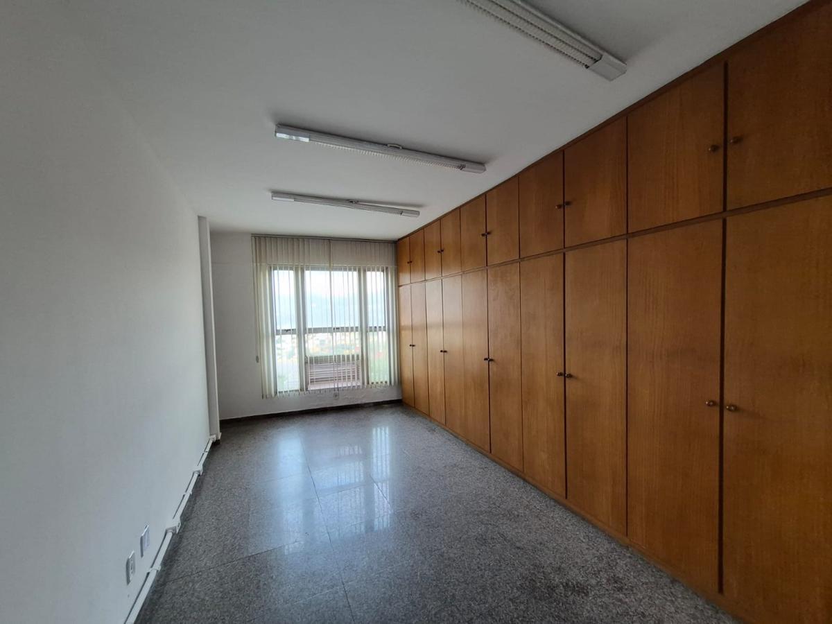 Sala, Estoril, 0 Quarto, 2 Vagas