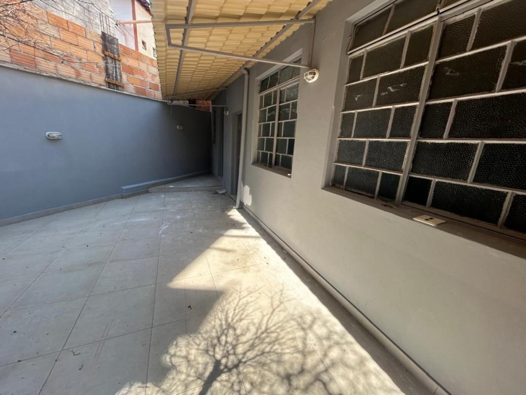 Casa, Vila Paris, 3 Quartos, 0 Vaga, 1 Suíte