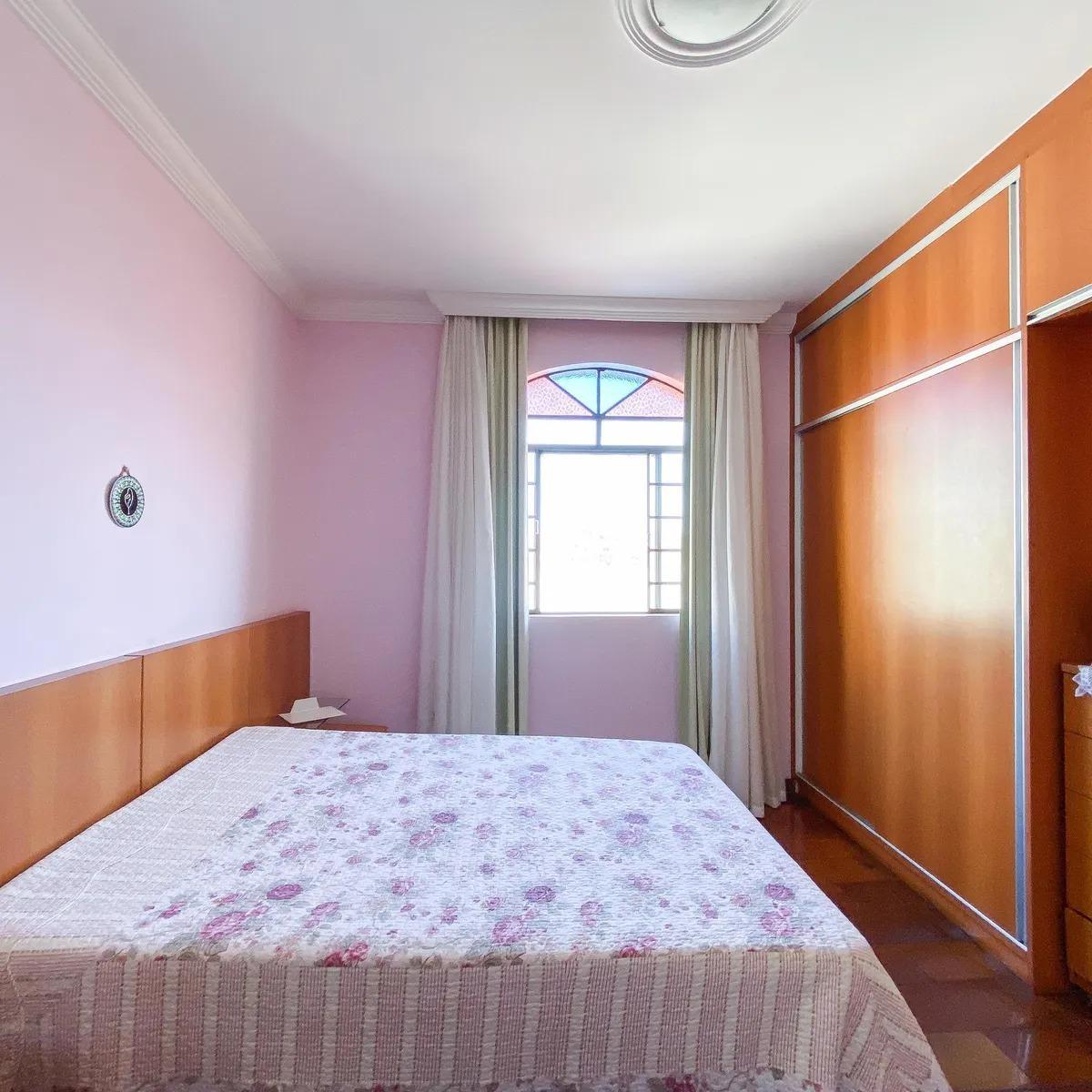 Casa, Palmeiras, 5 Quartos, 8 Vagas, 1 Suíte