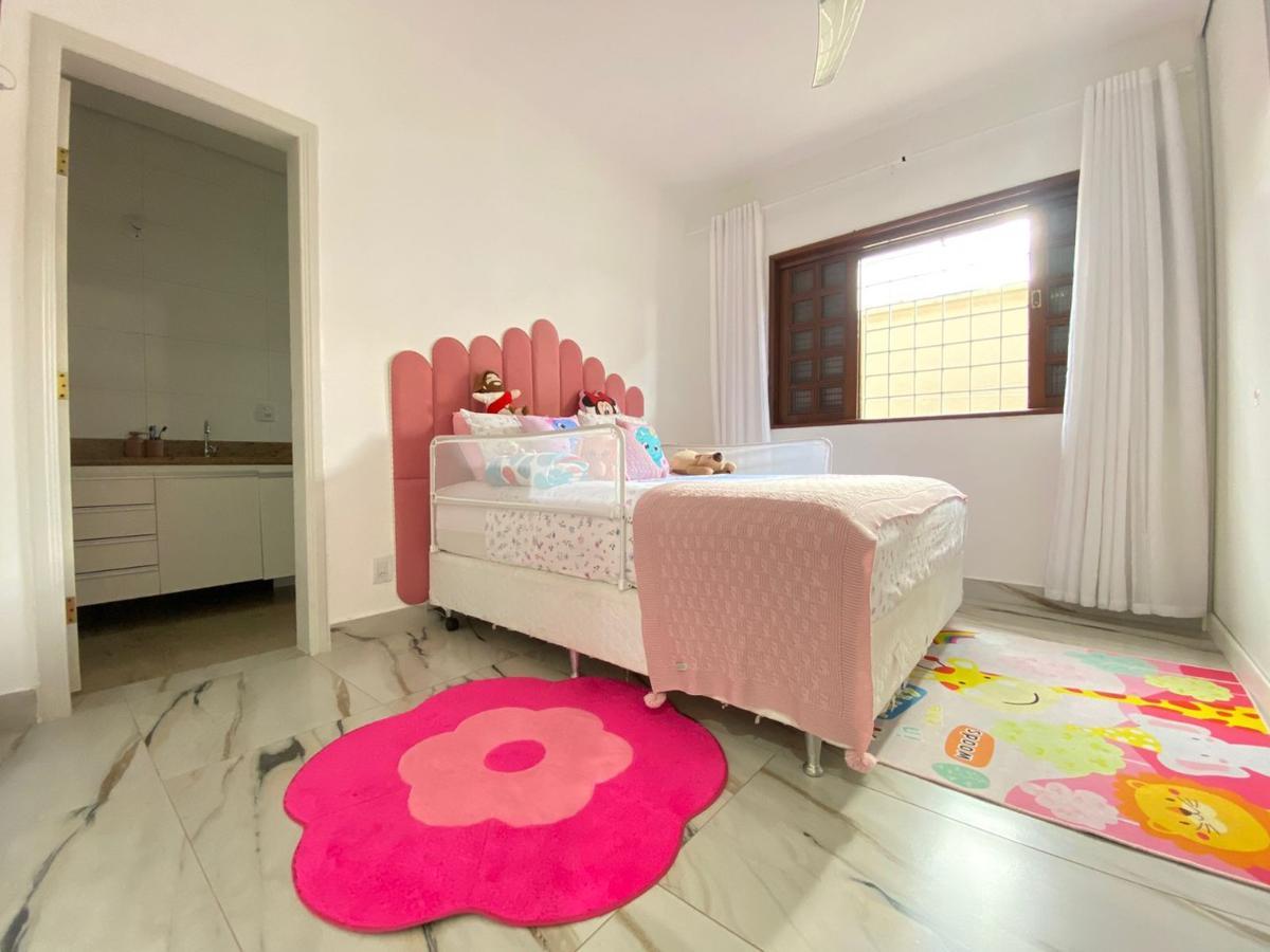 Casa, Castelo, 4 Quartos, 3 Vagas, 3 Suítes