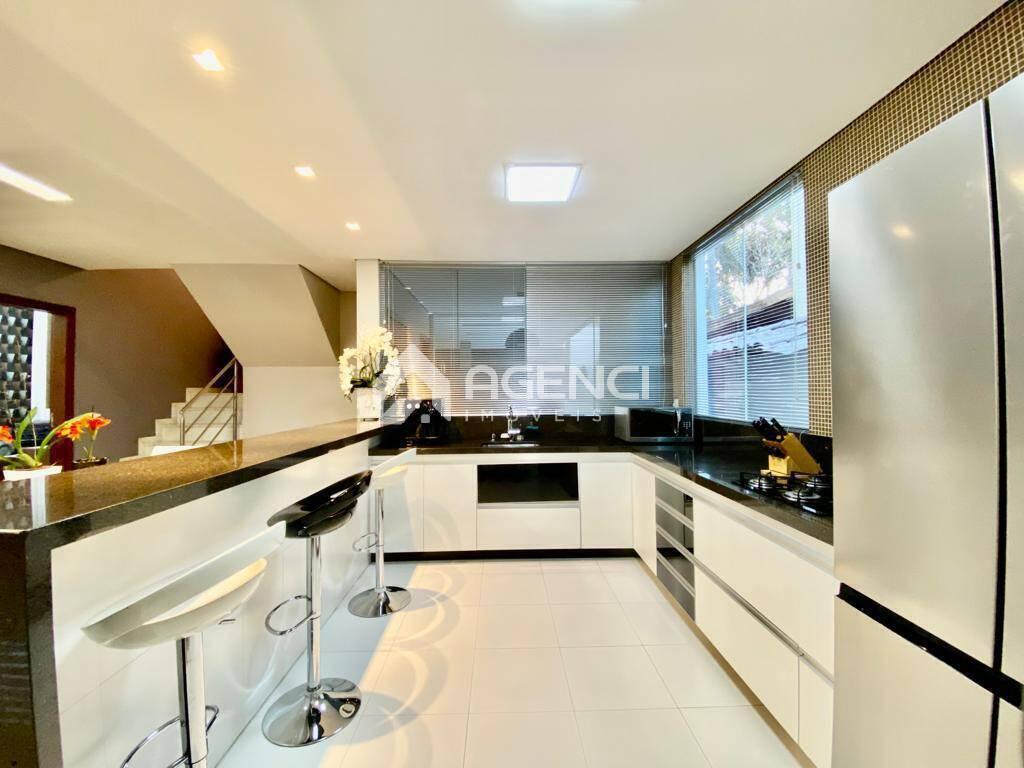 Casa, Trevo, 4 Quartos, 0 Vaga, 3 Suítes