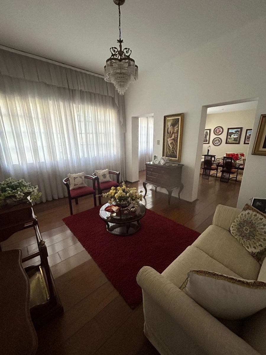 Casa, Centro, 5 Quartos, 0 Vaga, 3 Suítes
