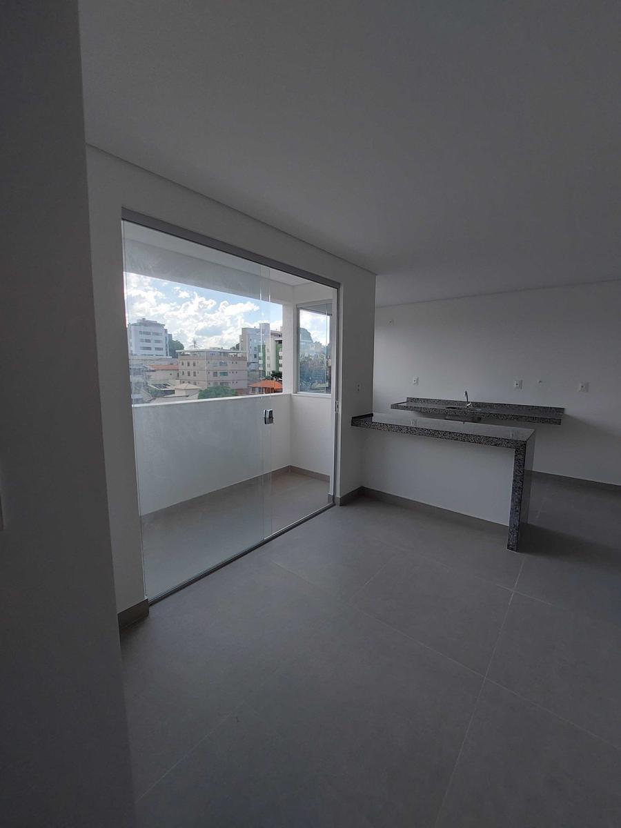 Apartamento, Sagrada Família, 2 Quartos, 2 Vagas, 1 Suíte