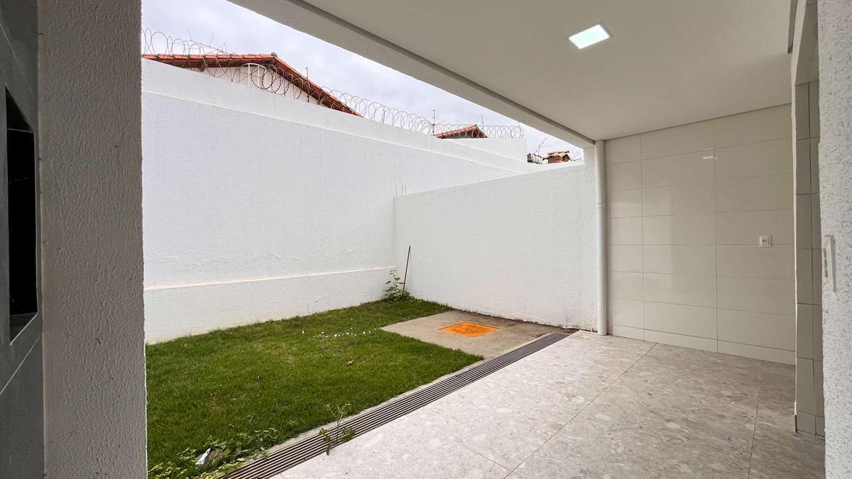 Casa, Santa Branca, 3 Quartos, 2 Vagas, 1 Suíte