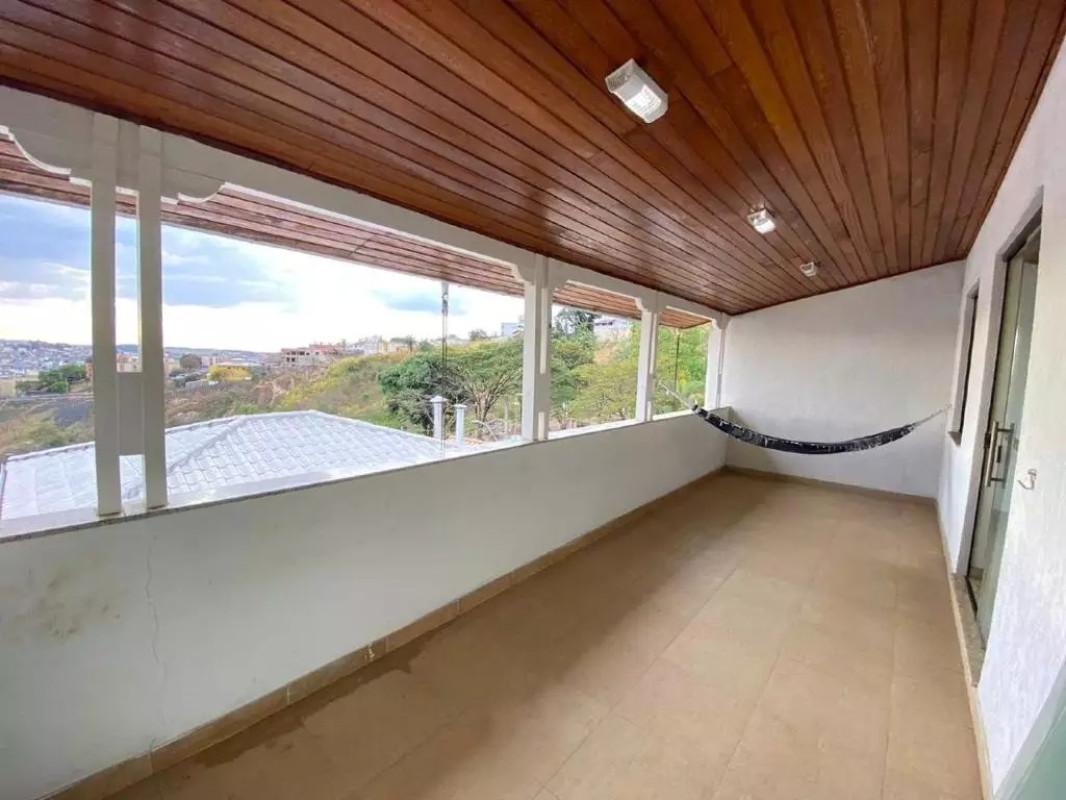 Casa, Teixeira Dias (barreiro), 3 Quartos, 3 Vagas, 1 Suíte