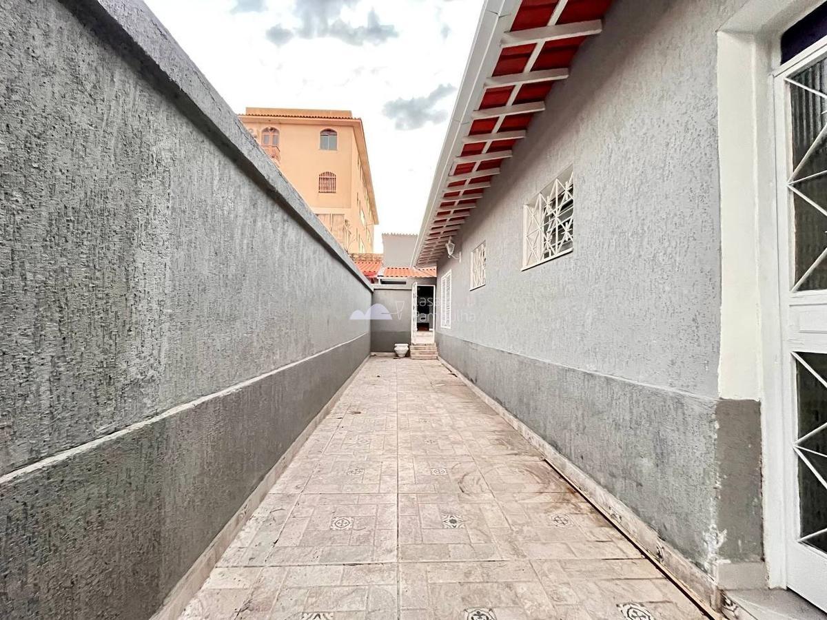 Casa, Santa Branca, 6 Quartos, 4 Vagas, 1 Suíte