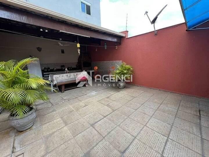 Casa, Cabral, 3 Quartos, 0 Vaga, 0 Suíte