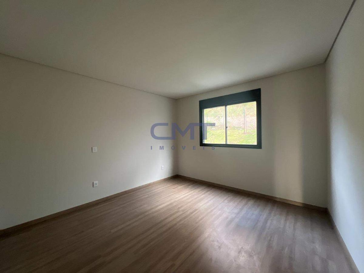 Casa, Estoril, 3 Quartos, 2 Vagas, 1 Suíte