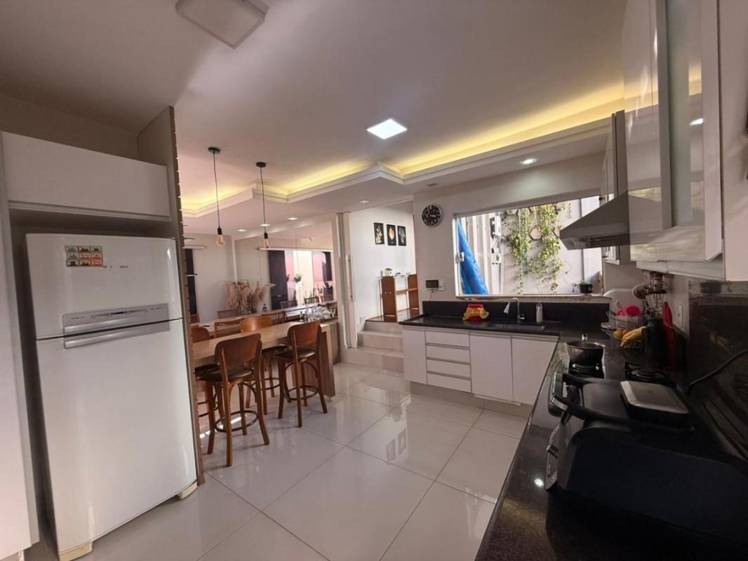 Casa, Campos Elíseos, 3 Quartos, 4 Vagas, 1 Suíte