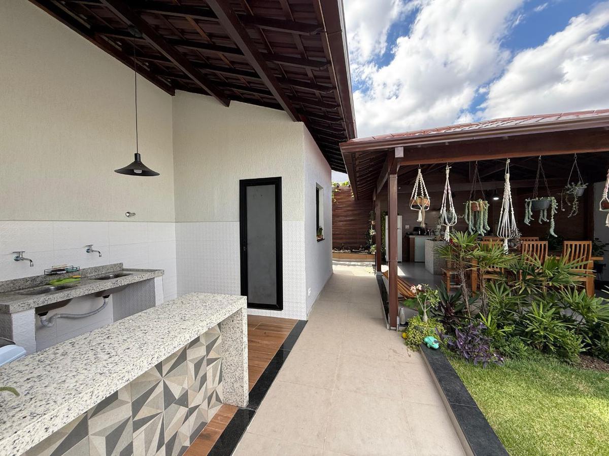 Casa, Itapoã, 3 Quartos, 4 Vagas, 1 Suíte
