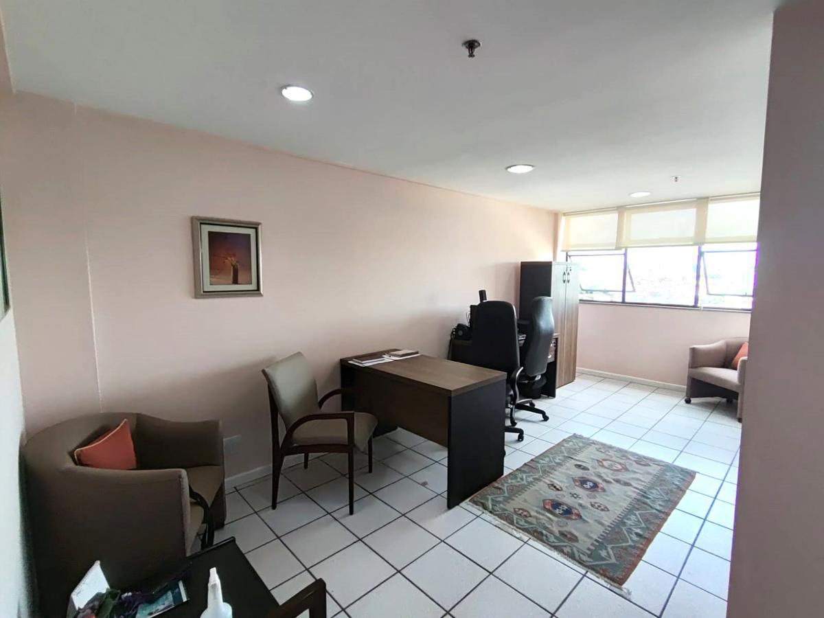 Sala, Barro Preto, 0 Quarto, 2 Vagas