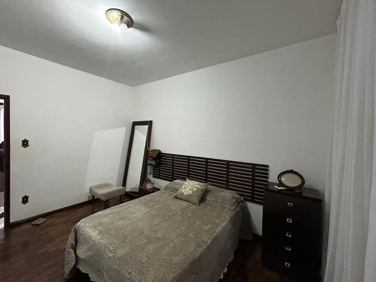 Casa, Santa Cruz Industrial, 3 Quartos, 5 Vagas, 1 Suíte