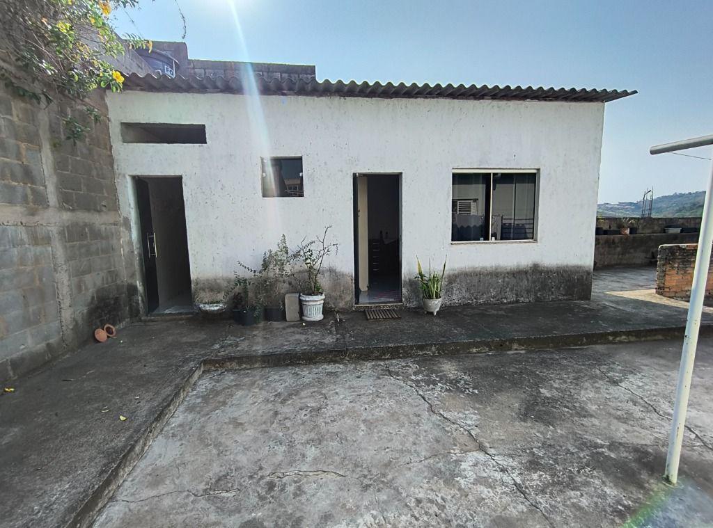 Casa, Nações Unidas, 4 Quartos, 2 Vagas, 1 Suíte