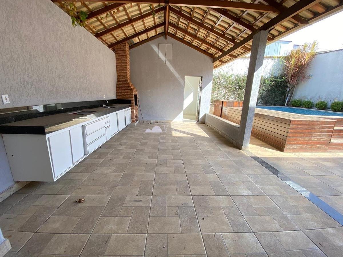 Casa, Trevo, 5 Quartos, 4 Vagas, 3 Suítes