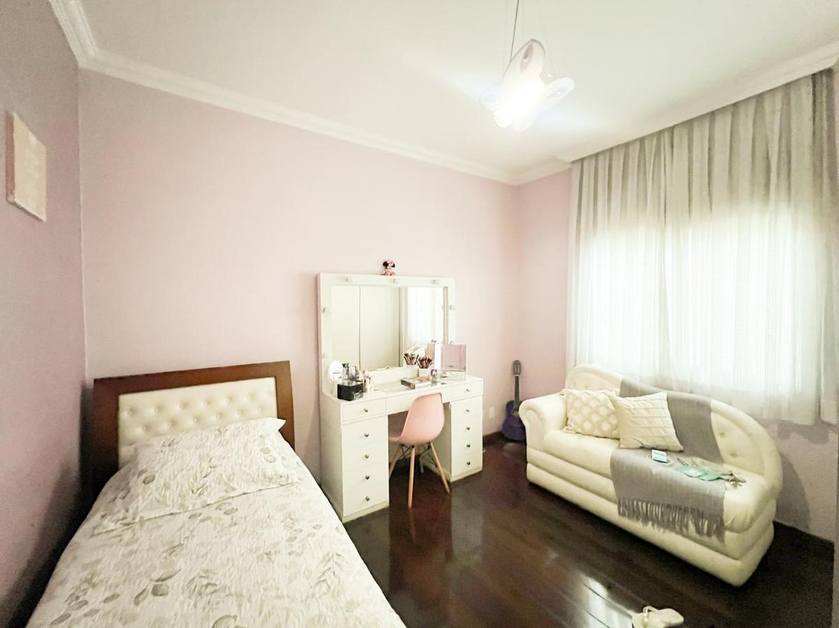Casa, Arvoredo, 3 Quartos, 8 Vagas, 2 Suítes