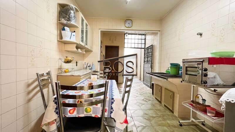 Casa, Luxemburgo, 5 Quartos, 4 Vagas, 2 Suítes