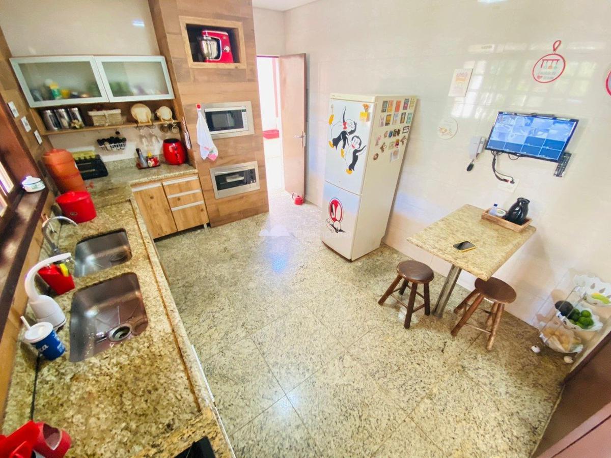 Casa, Trevo, 3 Quartos, 8 Vagas, 1 Suíte