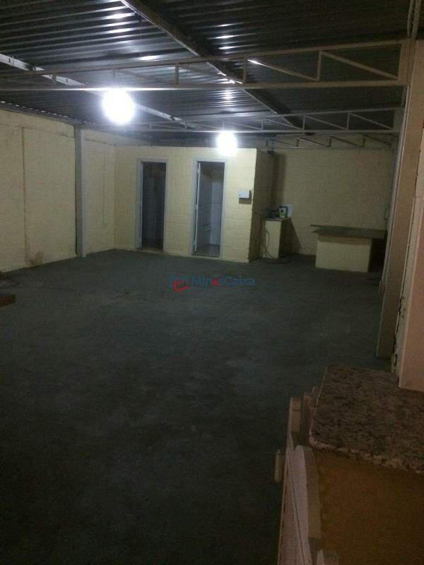 Casa, Quitandinha, 5 Quartos, 2 Vagas, 1 Suíte