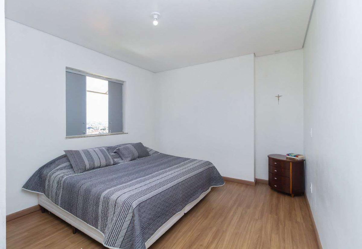 Casa, Estoril, 4 Quartos, 3 Vagas, 4 Suítes