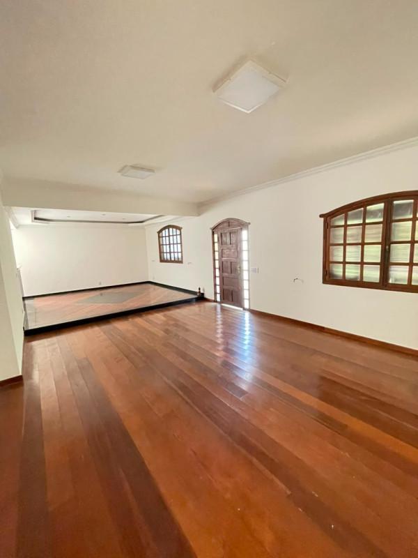 Casa, Castelo, 5 Quartos, 4 Vagas, 2 Suítes