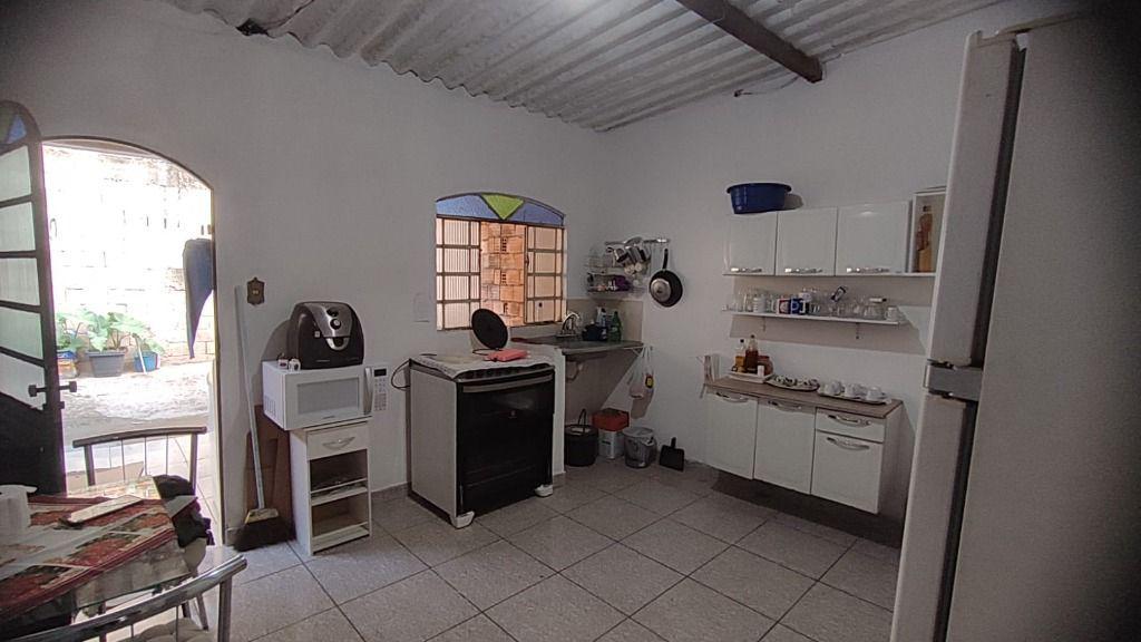 Casa, Fogo Apagou, 4 Quartos, 0 Vaga