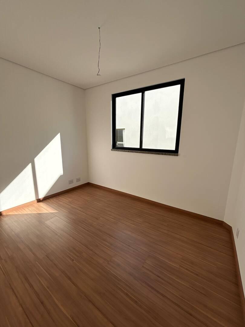 Cobertura, Cidade Nobre, 4 Quartos, 2 Vagas, 1 Suíte