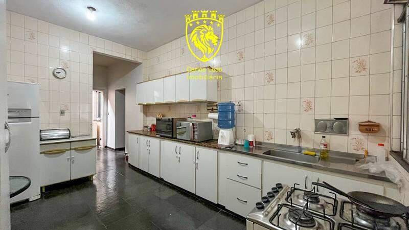 Casa, Santa Terezinha, 4 Quartos, 5 Vagas, 1 Suíte