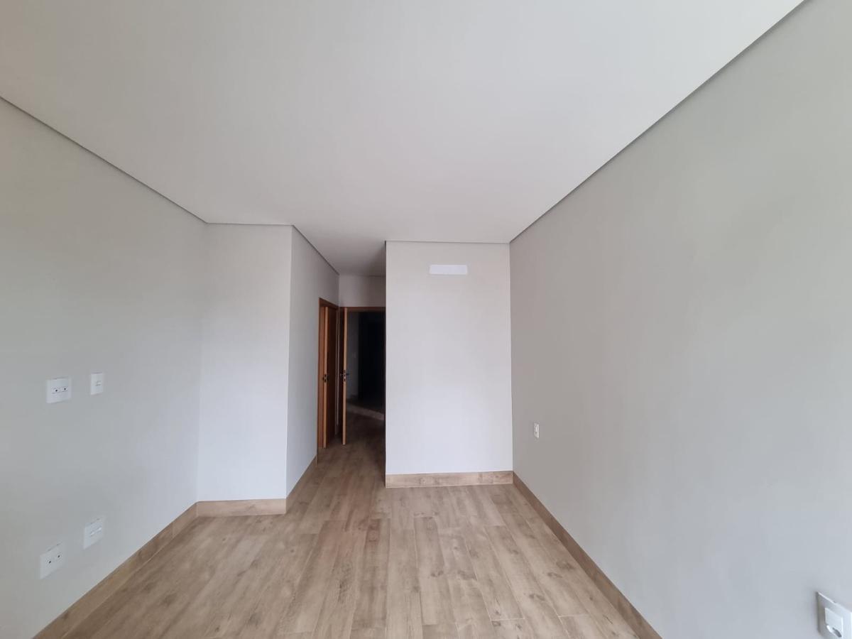 Casa, Jaraguá, 4 Quartos, 3 Vagas, 1 Suíte
