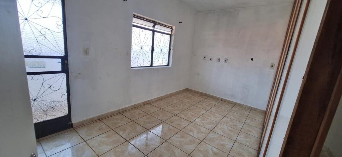 Casa, Centro, 5 Quartos, 0 Vaga, 1 Suíte